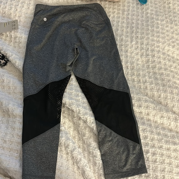 Women’s NWT Zella Cropped Leggings - size S in grey & black - Picture 7 of 9
